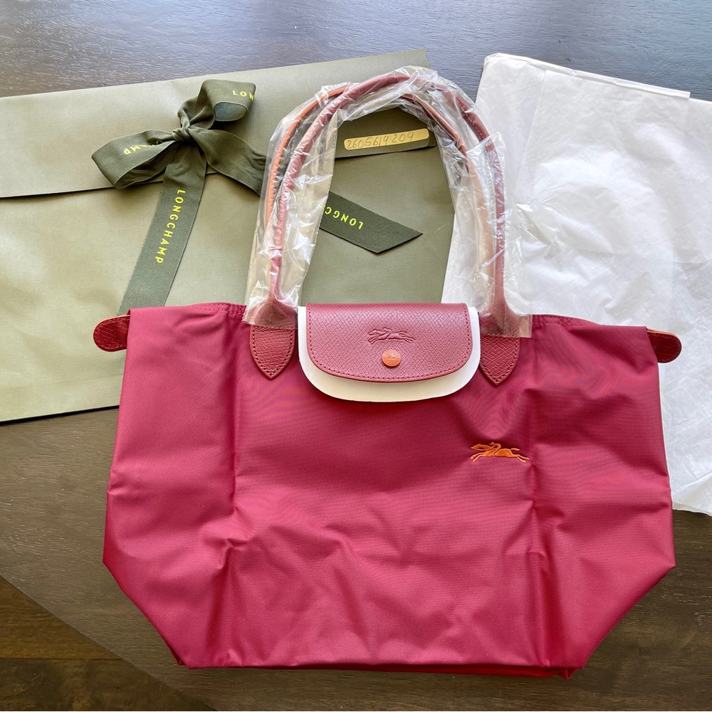 NEW in package! LONGCHAMP LE PLIAGE CLUB MEDIUM LONG HANDLE GARNET RED ♥️